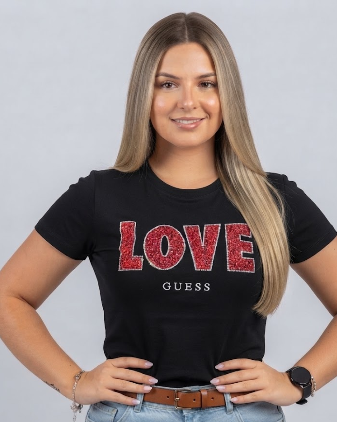 Blusa Guess color negro estampada
