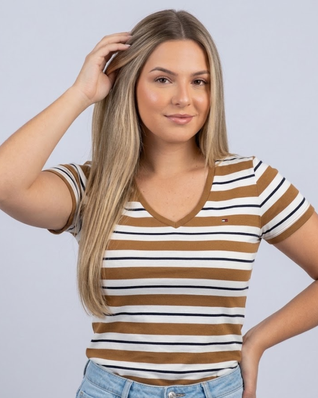 Blusa Tommy Hilfiger color café rayas blancas y azules