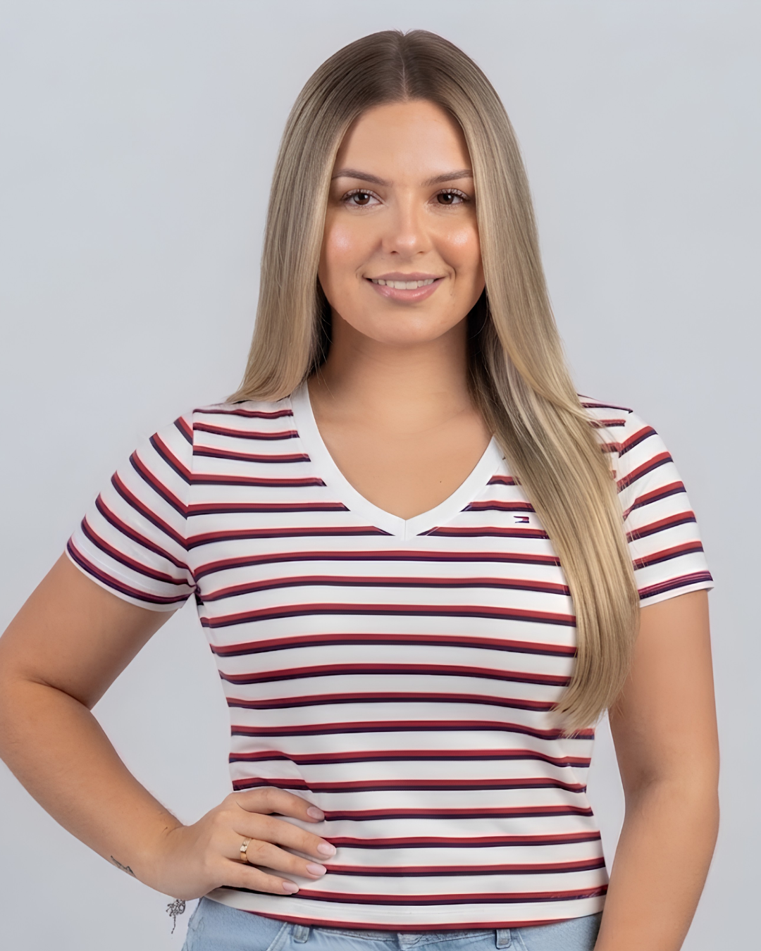 Blusa Tommy Hilfiger color blanco rayas azules y rojas