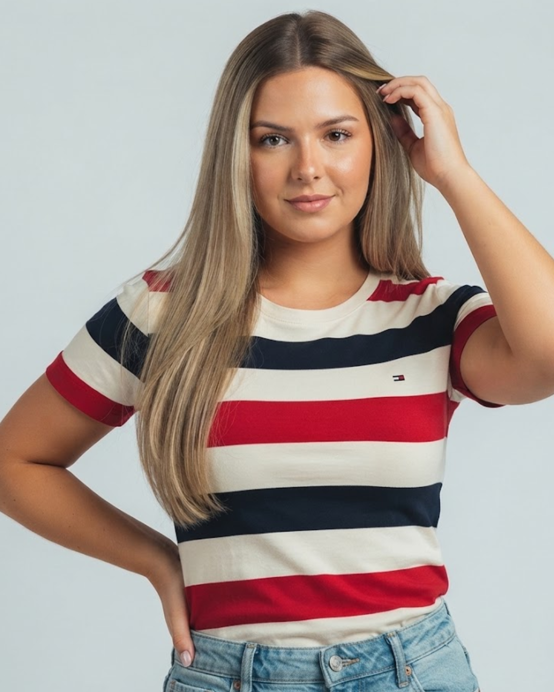 Blusa Tommy Hilfiger color beige rayas rojas y azules