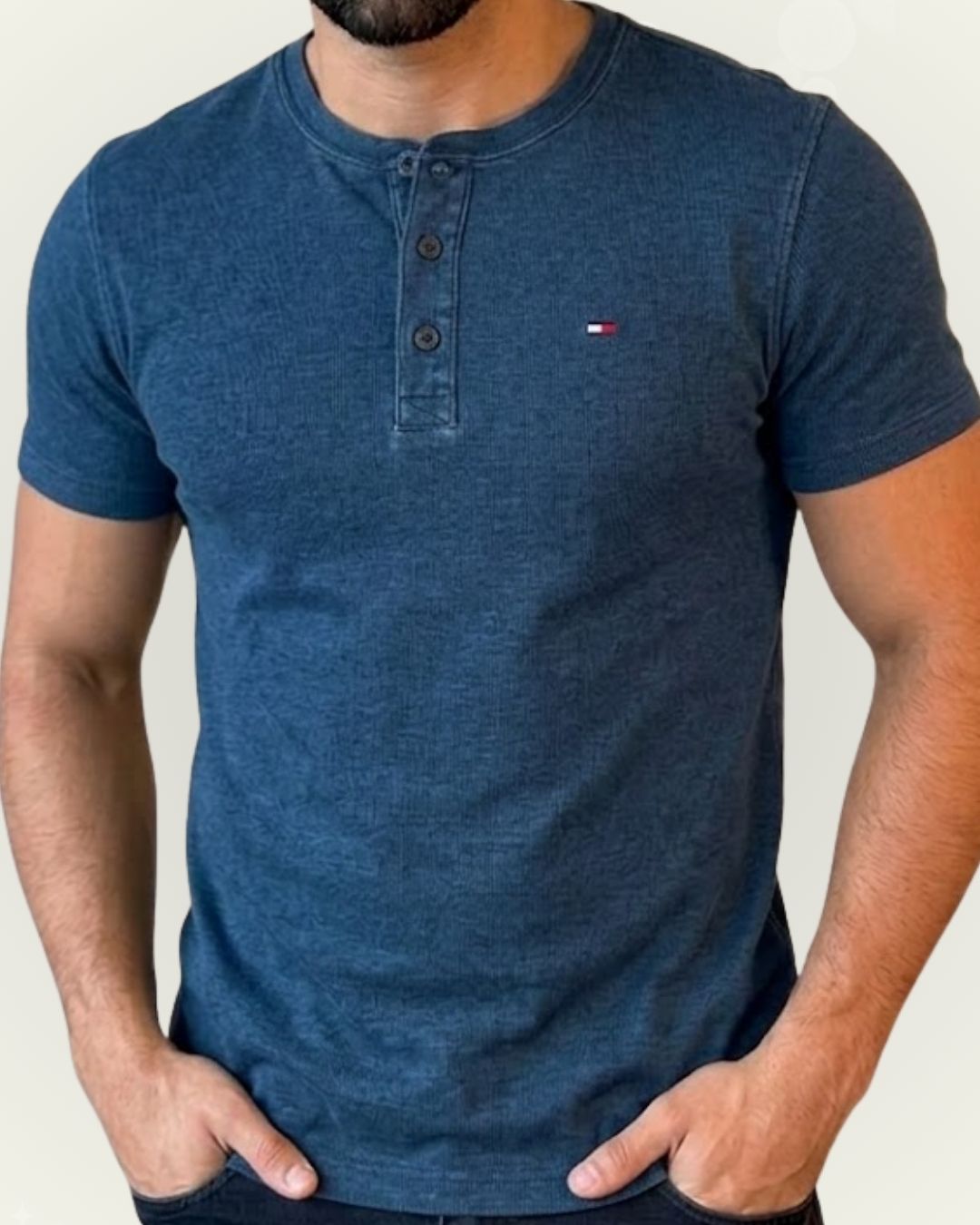 Camiseta Tommy Hilfiger color azul cuello henley