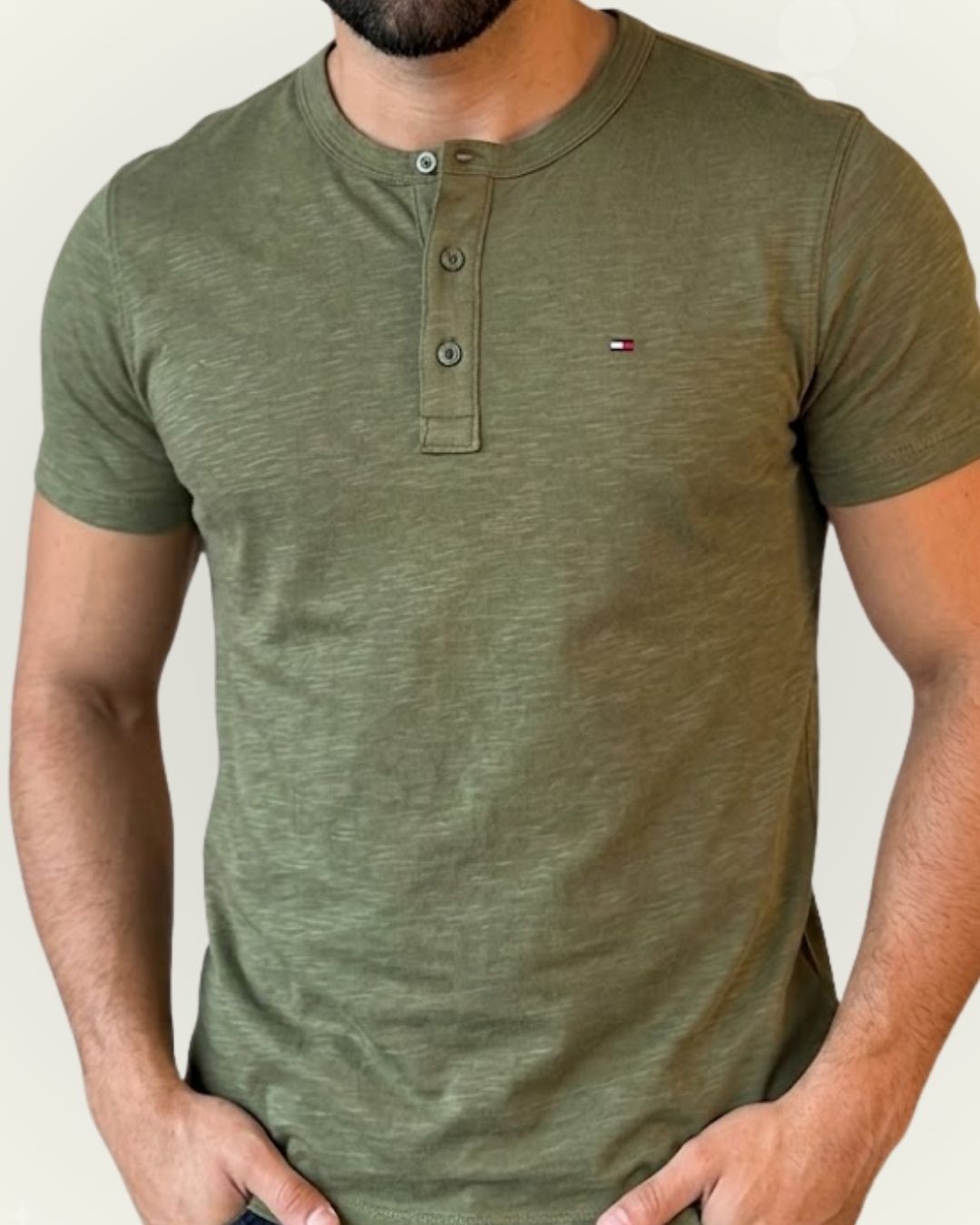 Camiseta Tommy Hilfiger color verde cuello henley