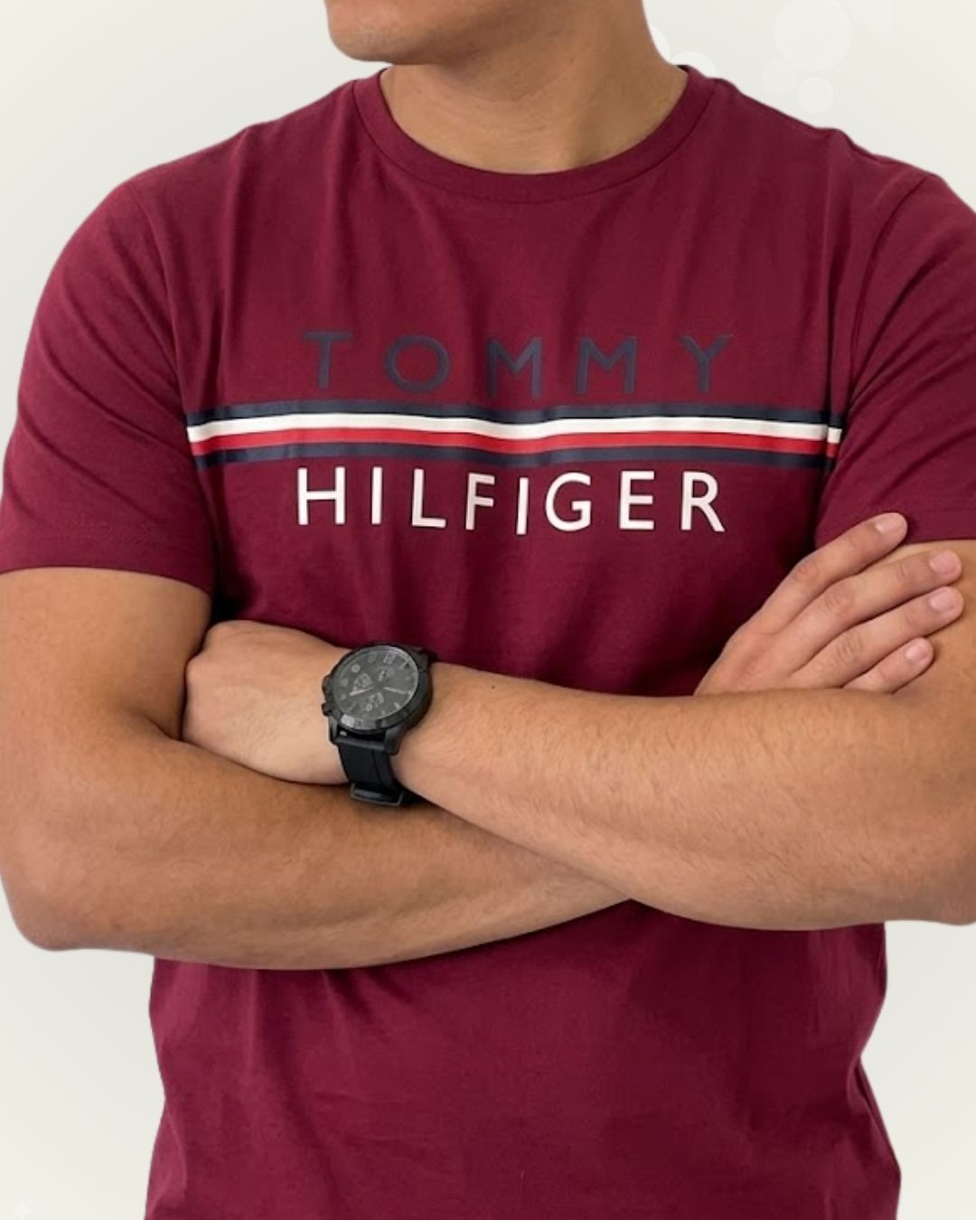 Camiseta Tommy Hilfiger color vino estampado
