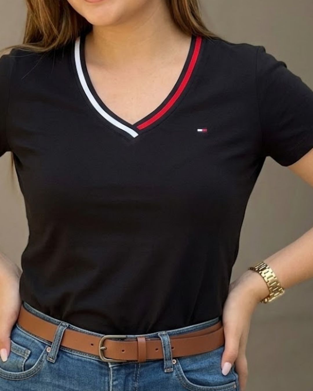 Blusa Tommy Hilfiger color negro cuello icónico