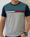 Camiseta Tommy Hilfiger con logo de bandera y bloques de color