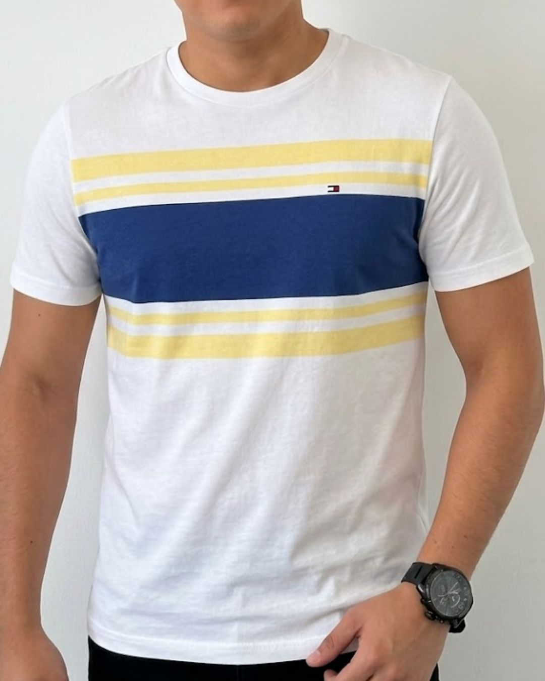Camiseta Tommy Hilfiger color blanco de rayas en bloque