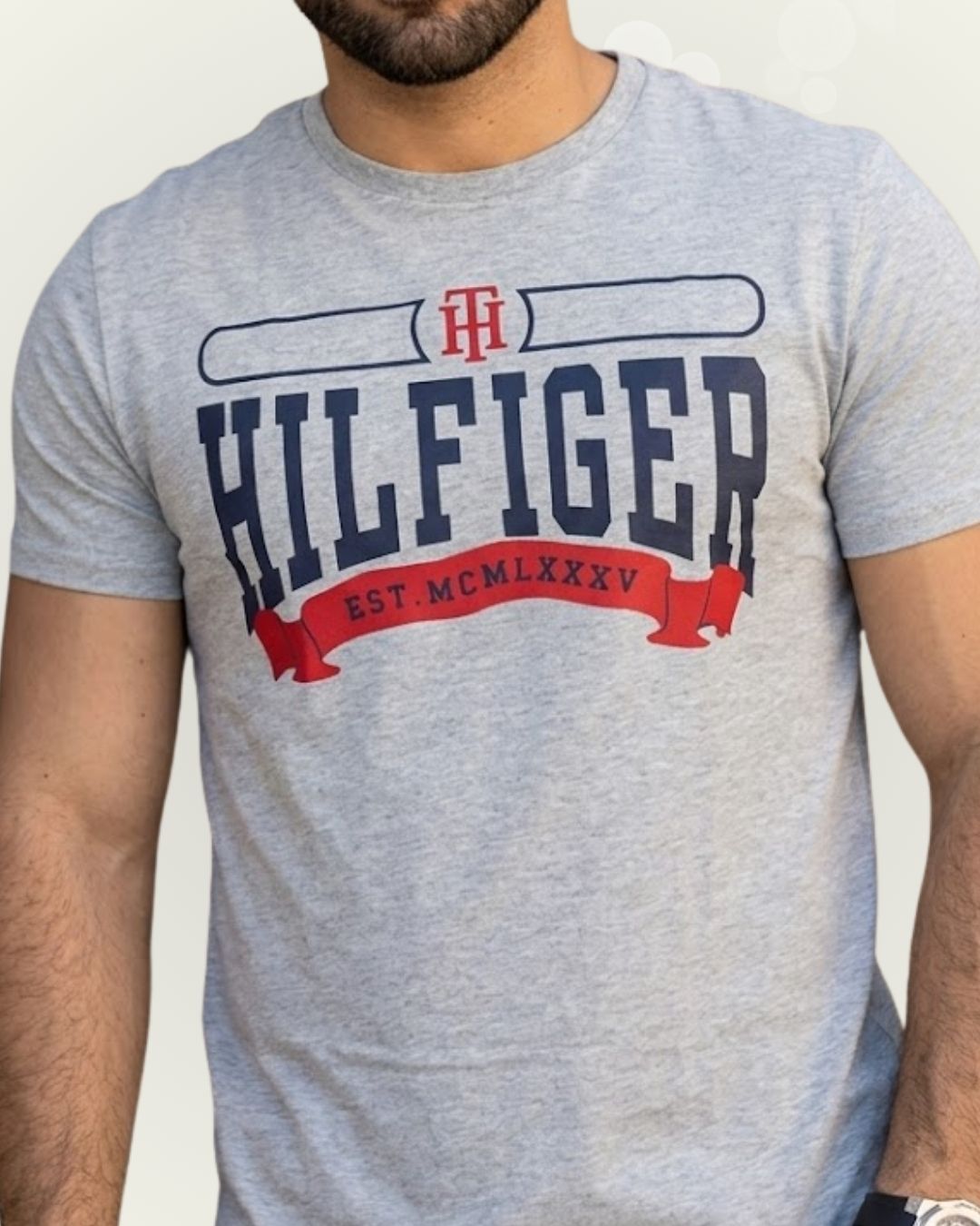 Camiseta Tommy Hilfiger color gris estampada