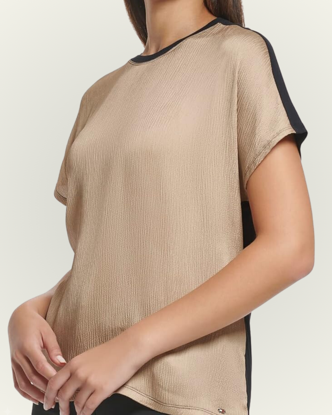 Blusa Tommy Hilfiger color dorado y azul