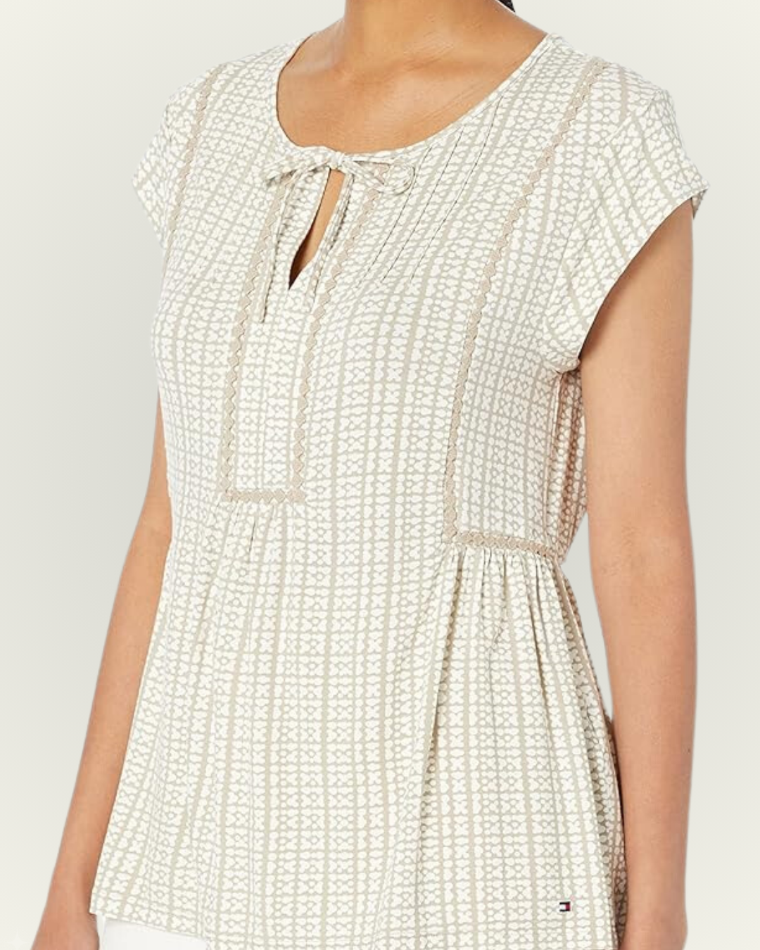 Blusa Tommy Hilfiger color beige estampada