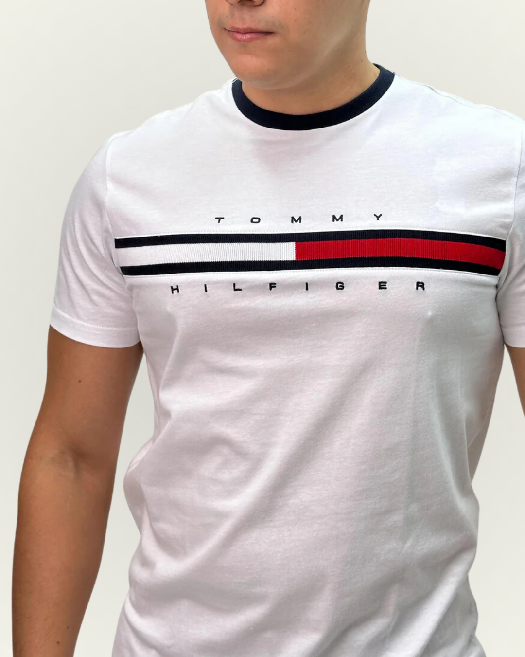 Camiseta Tommy Hilfiger color blanco estampada