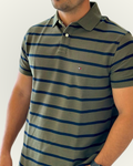 Polo Tommy Hilfiger color verde rayas azules