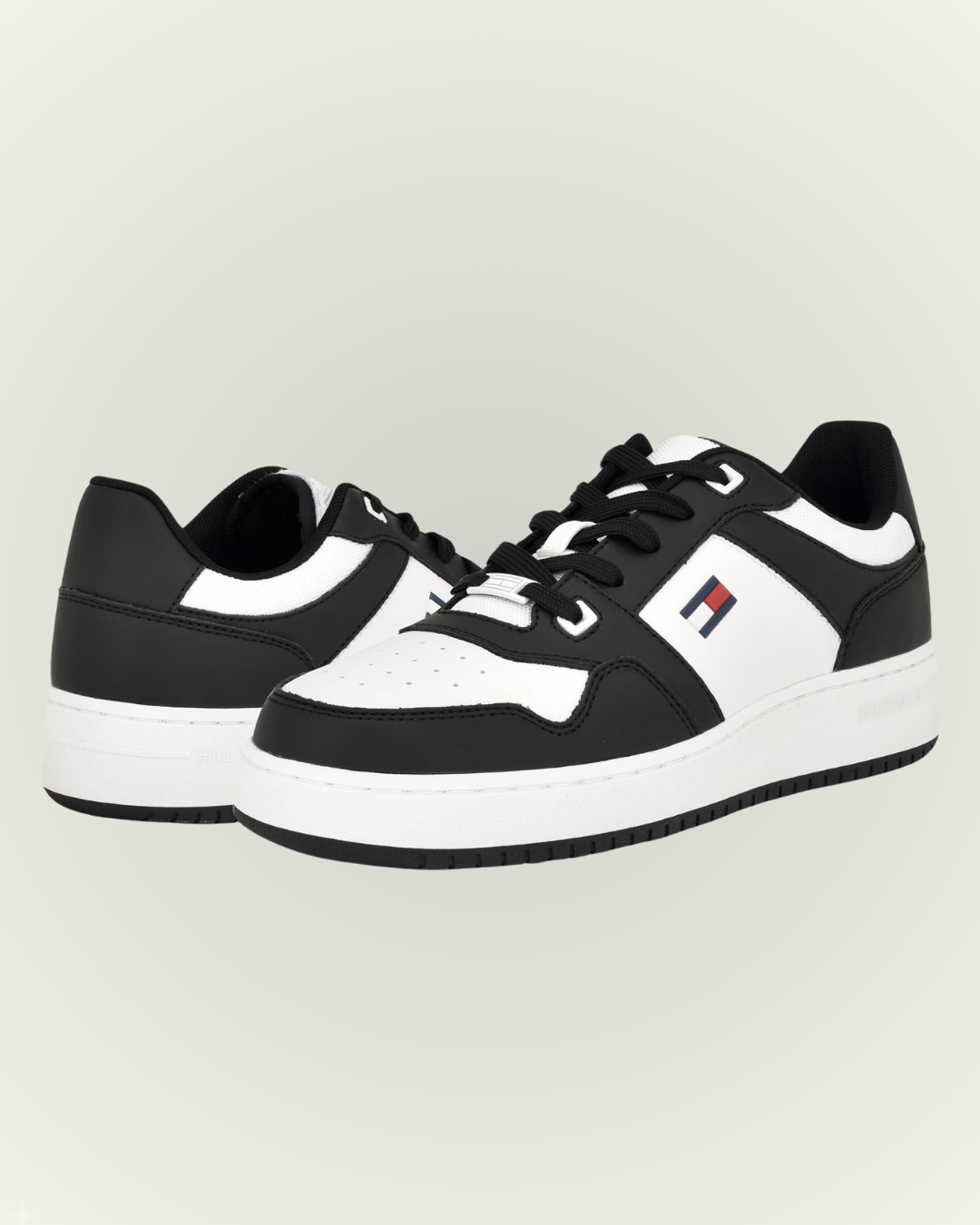 Tenis Tommy Hilfiger color blanco y negro