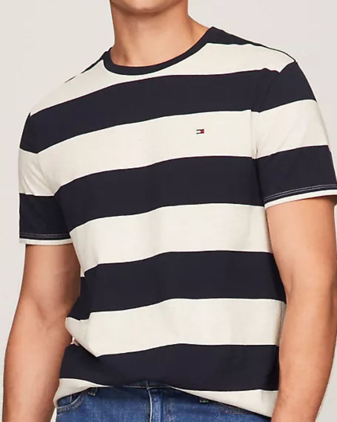Camiseta Tommy Hilfiger color beige rayas azules