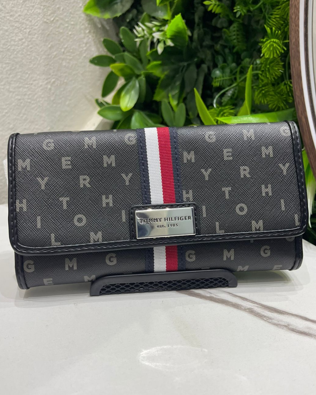 Cartera Tommy Hilfiger color negro