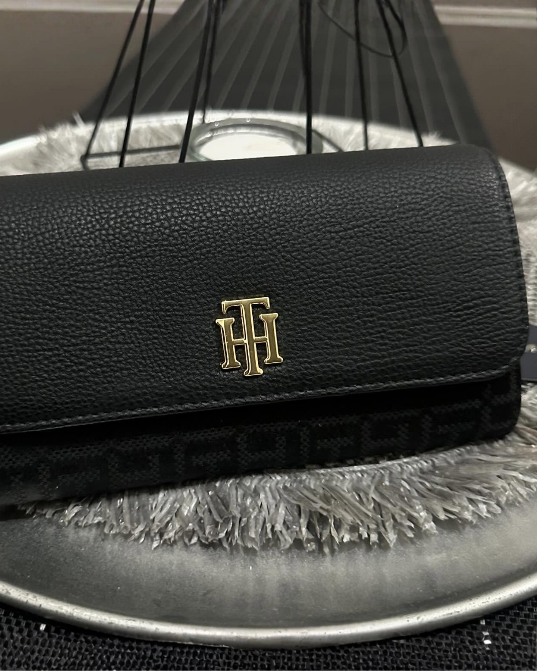 Cartera Tommy Hilfiger color negro