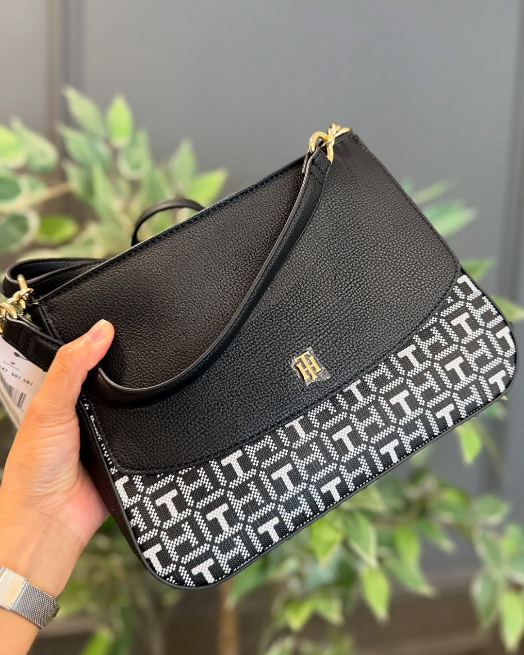 Crossbody Tommy Hilfiger color negro