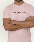 Camiseta Tommy Hilfiger color rosado estampada