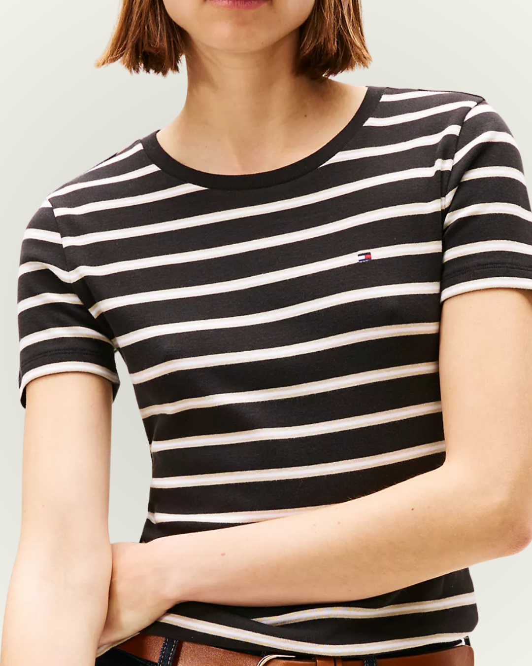 Blusa Tommy Hilfiger color negro rayas doradas y blancas